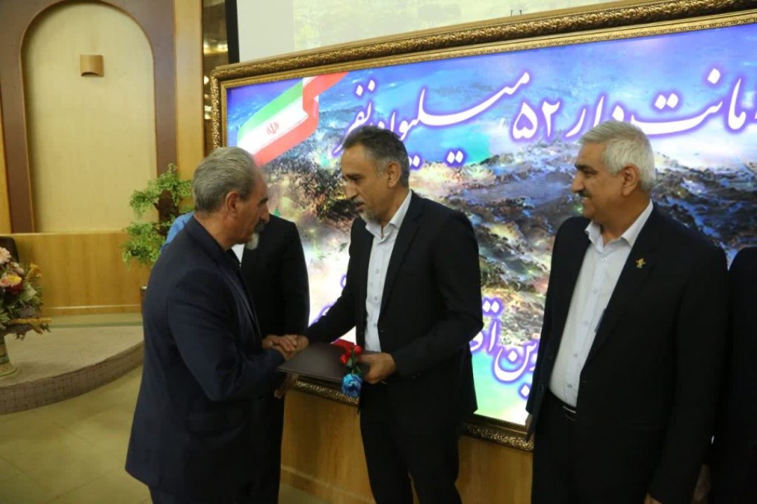 مراسم تجلیل از بازنشستگان، زوجهای جوان و پرستاران پتروشیمی خراسان برگزار شد مراسم تجلیل از بازنشستگان، زوجهای جوان و پرستاران پتروشیمی خراسان برگزار شد